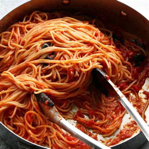 como fazer macarrão com molho de tomate simples tudo gostoso